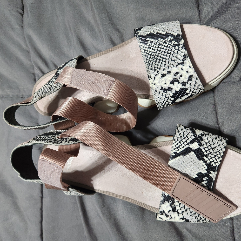 Sorel Black and White Sandals with Snakeskin Pattern